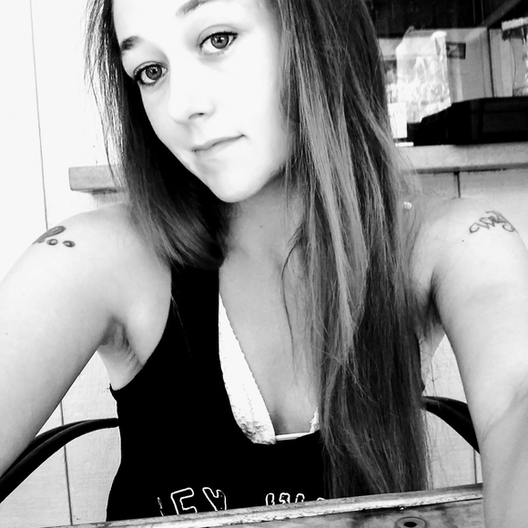 Meet your Posher, Catie - Picture 1 of 1